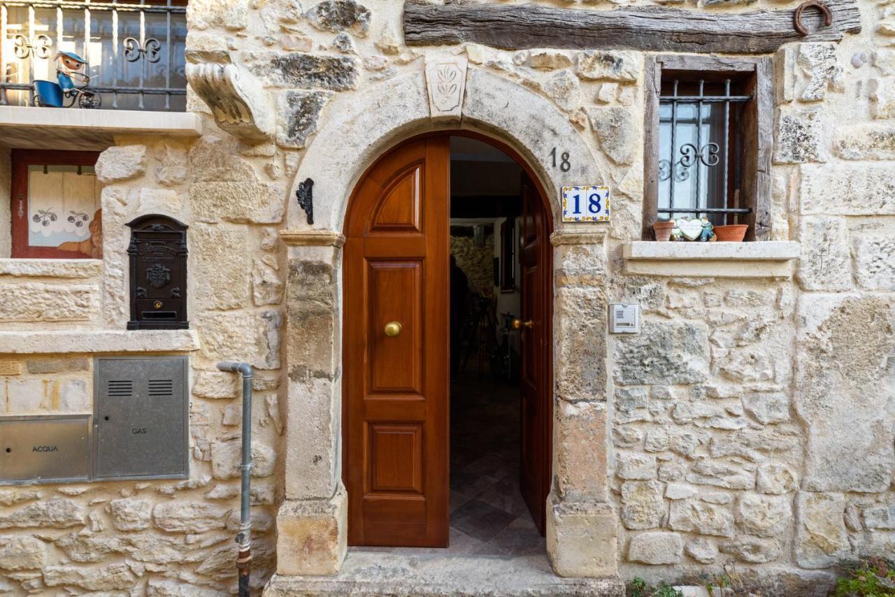 La Maison De Martine Bolognano Exteriör bild
